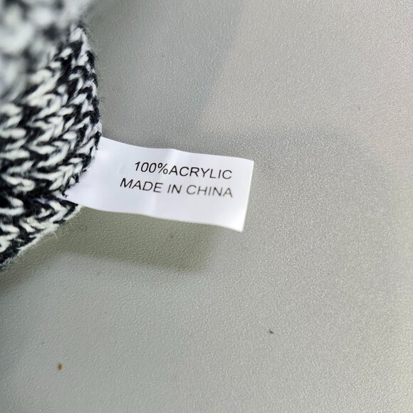 BOSTON Knitted Hat with Pom Pom - Picture 4 of 4